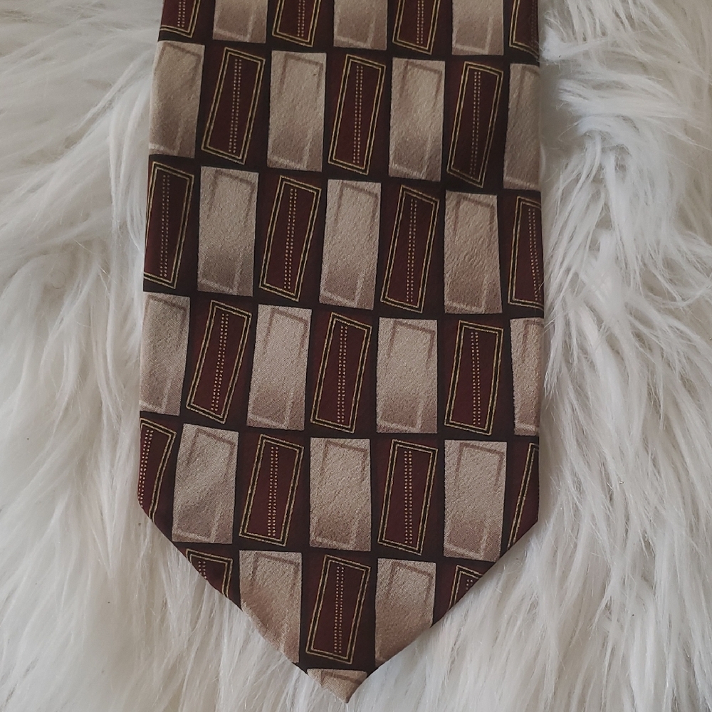 Croft & Barrow Rectangular Pattern Tie in Brown and Cream 100% Silk